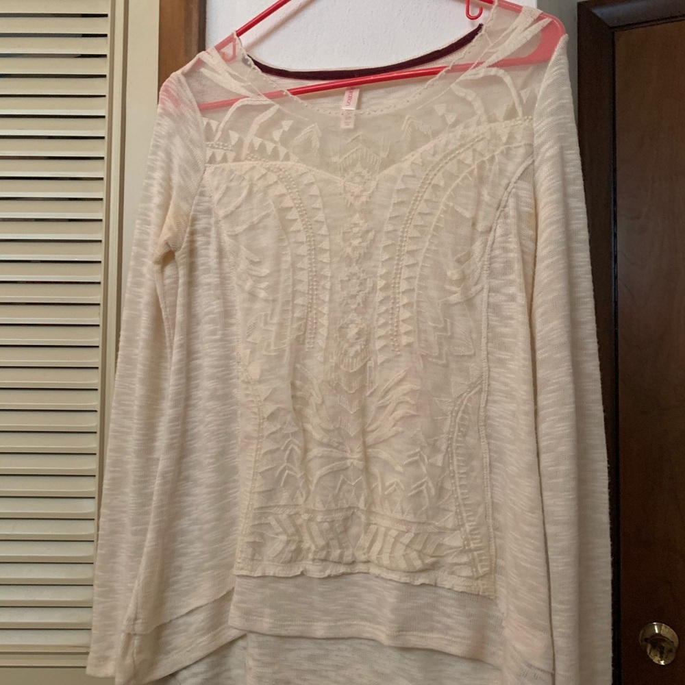 White long sleeve blouse